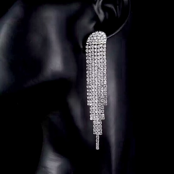 💜10/$25💜NEW Long Silver Rhinestone Drop Earrings - Picture 8 of 8